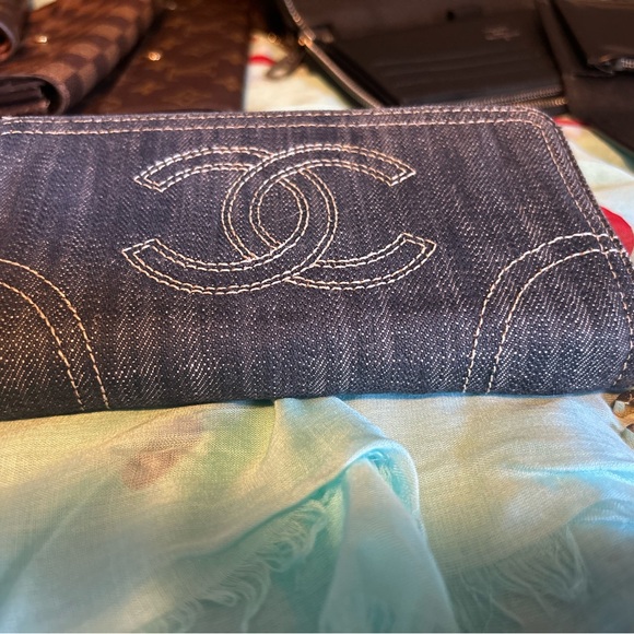 Chanel Wallets - Picture 2 of 8